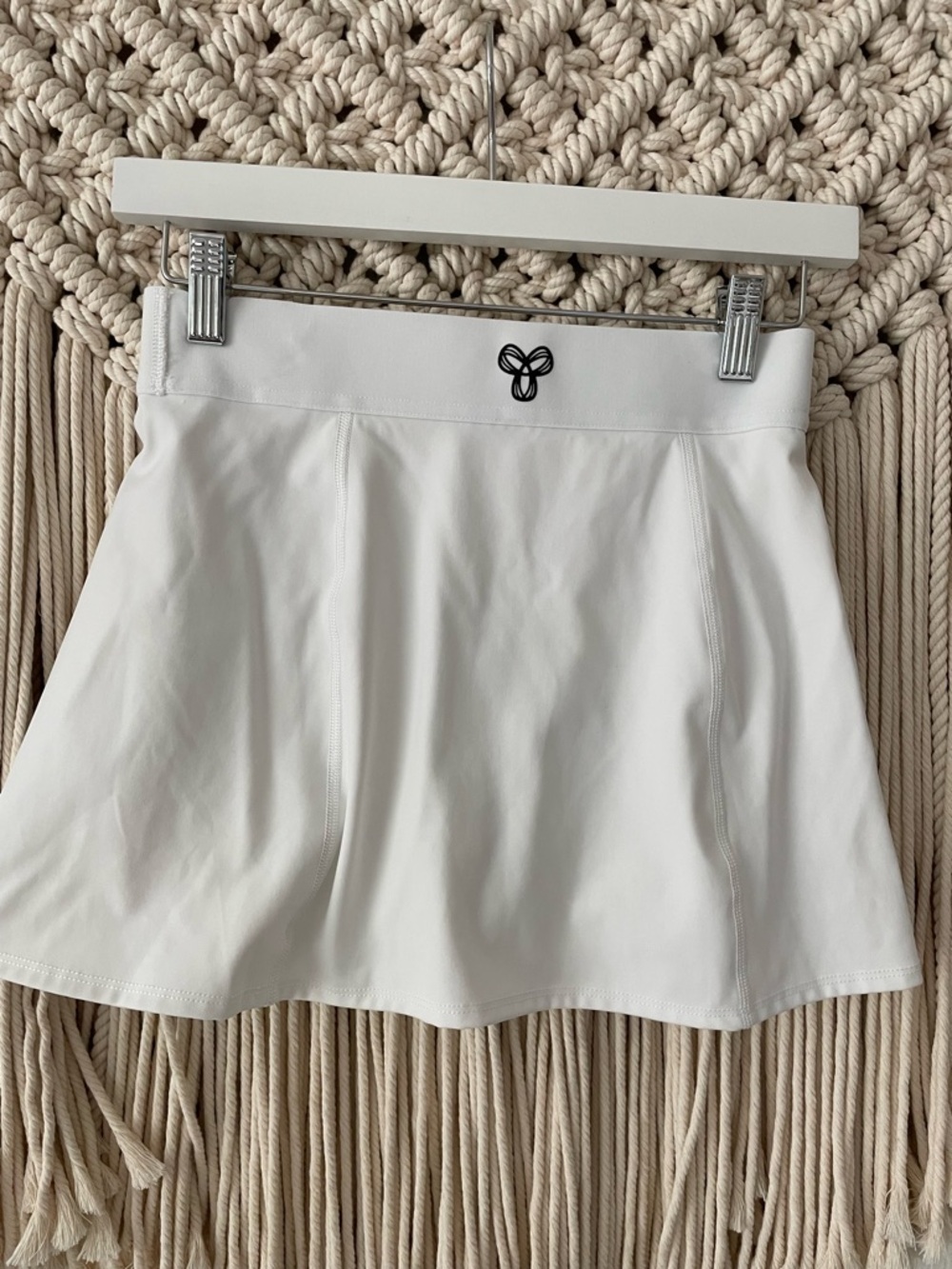 Aritzia Tnaction White tennis Skort